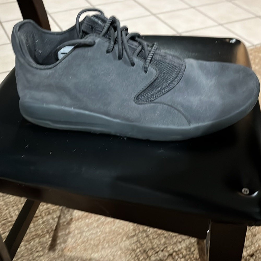 Barely worn pair of Air Jordan gray suede sneakers - Picture 6 of 6